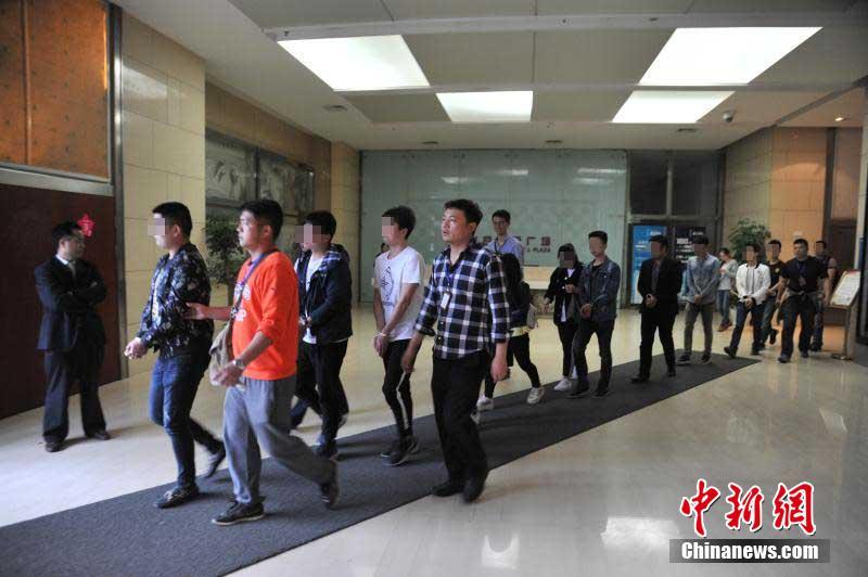 武汉侦破特大网络诈骗团伙案 抓获涉案人员282名 武汉侦破特大网络诈骗团伙案 抓获涉案人员282名