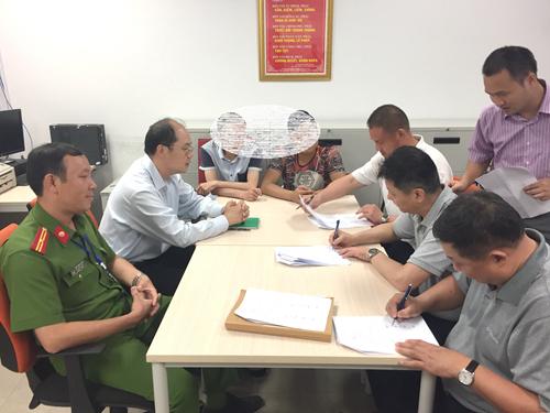 越南警方向中方移交三名在逃经济犯罪嫌疑人(图)