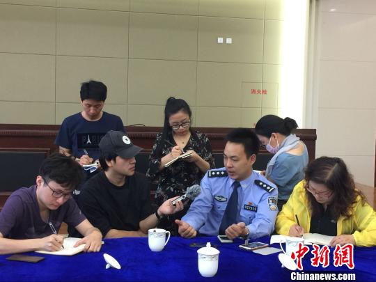 浙江民警辑捕毒贩被刺失血危及生命 浙江民警辑捕毒贩被刺失血危及生命现已转康复医院