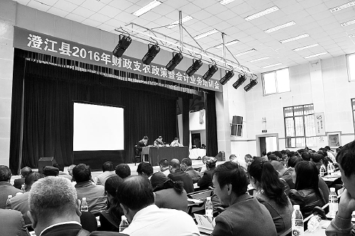 两条高速公路“撂倒”10名村官 施工方与村官共商骗补