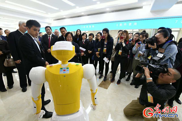 北京法院建立立体化立案诉服体系 服务群众诉