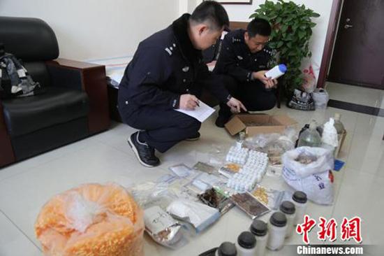 山西吕梁破特大网络制贩毒案：90后女孩QQ群自学制毒