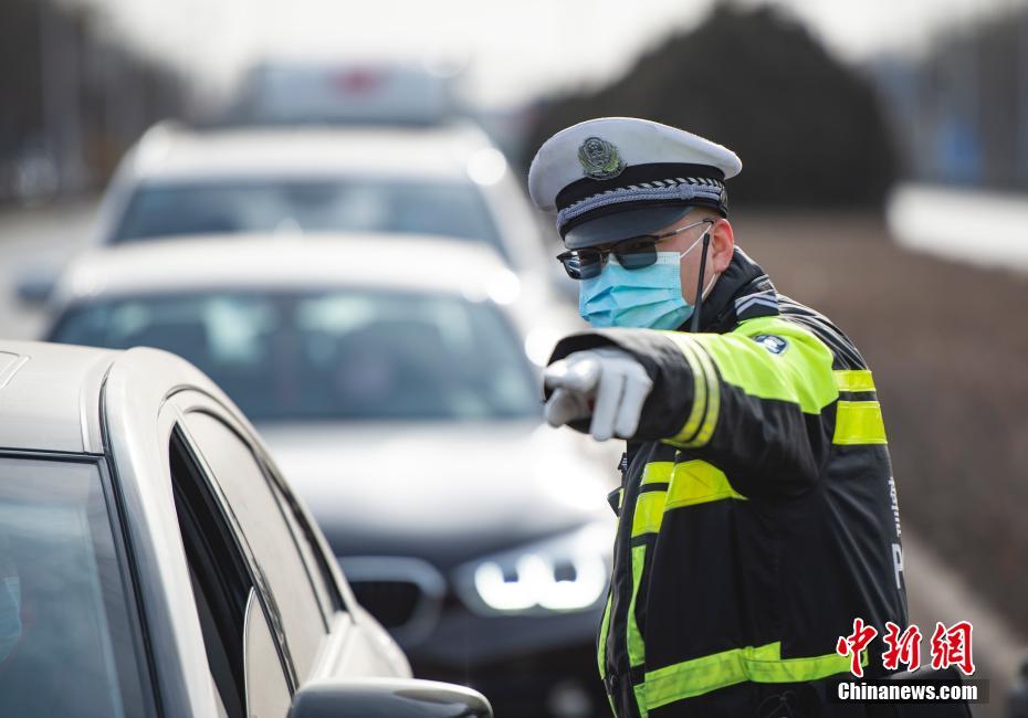 石家庄警察警察节坚守抗疫一线