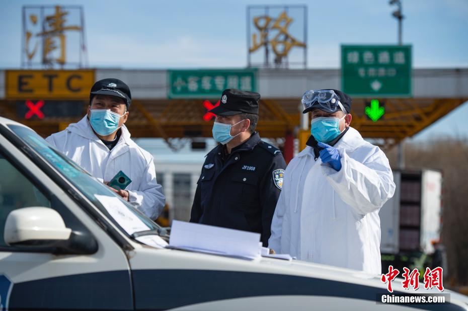 石家庄警察警察节坚守抗疫一线