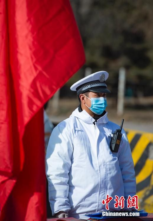 石家庄警察警察节坚守抗疫一线