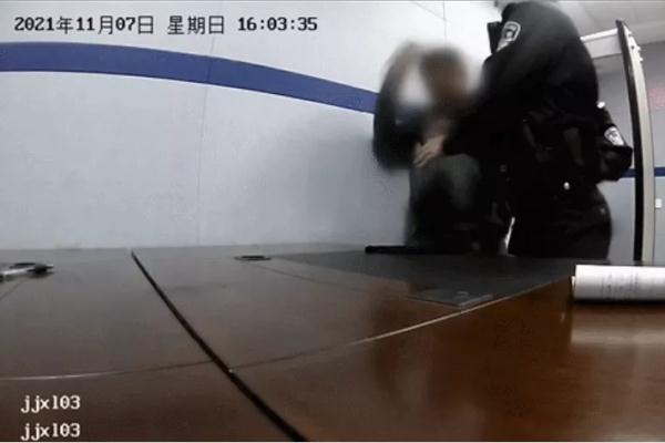 打红眼了江苏一男子醉酒家暴民警也被他打了涉嫌袭警罪被刑拘