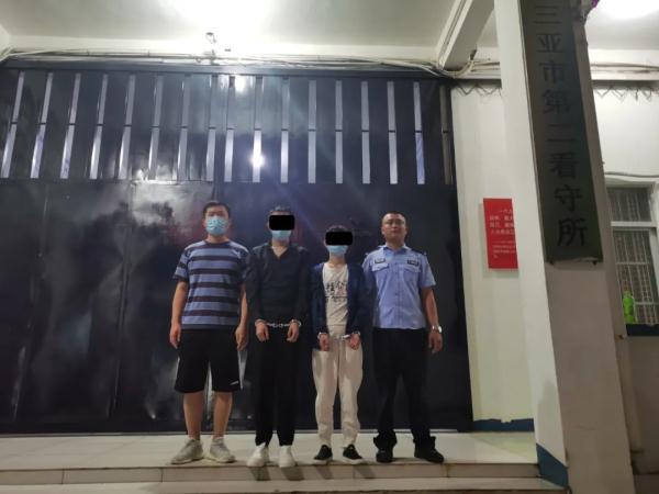 小飞"(化名)(男,28岁)报警称,其在与网友进行"裸聊"时,被对方及其团伙