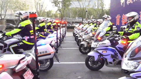 首都铁骑 帅就完了？