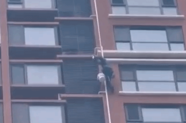 从27层扔水管!这不是图省事,而是涉嫌犯罪