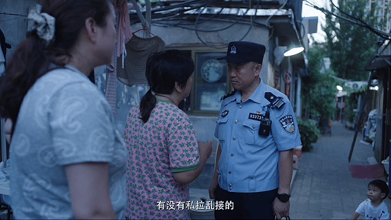 十年 十几本 百万字 这个民警把社区刻在了心里