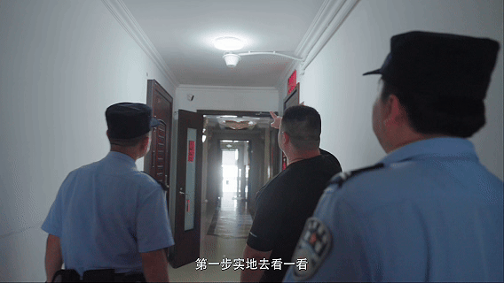 十年 十几本 百万字 这个民警把社区刻在了心里