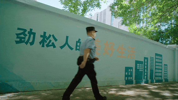 十年 十几本 百万字 这个民警把社区刻在了心里