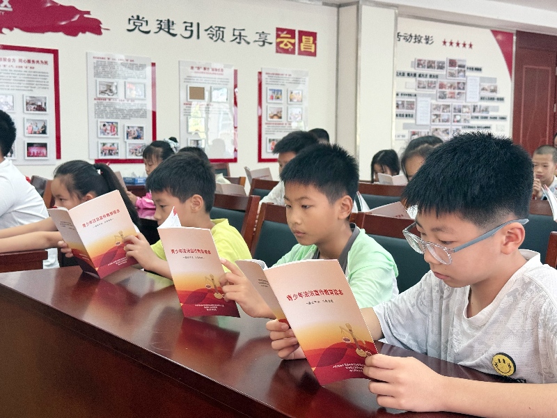江苏无锡锡山司法局为群众撑起盛夏“法治遮阳伞”