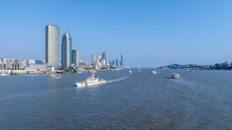 中国海警局东海分局圆满完成2025海洋伏季休渔专项执法行动