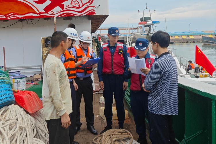 中国海警局东海分局圆满完成2025海洋伏季休渔专项执法行动