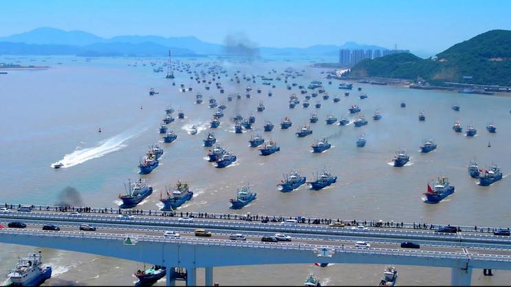 浙江海警局全力护航金秋开渔“第一网”
