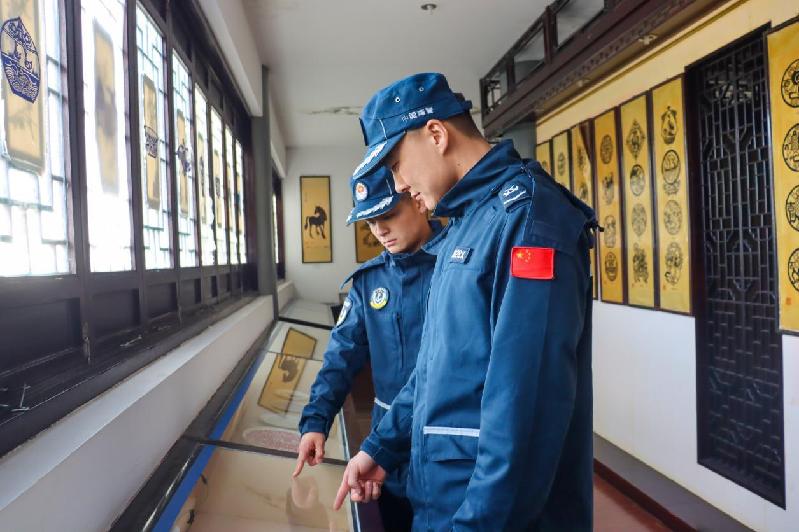 与法同行，精彩呈“宪”