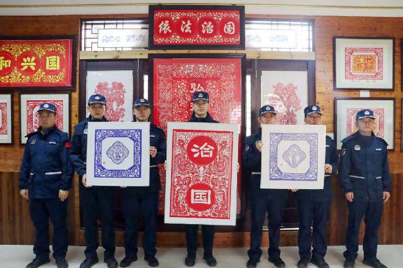 与法同行，精彩呈“宪”