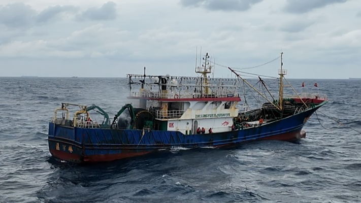 【视频】紧急救援！渔船机舱突发大火，海警火速处置化险为夷