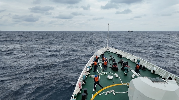 【视频】紧急救援！渔船机舱突发大火，海警火速处置化险为夷