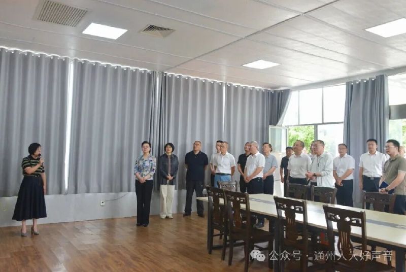 “两官两警”进家站 法治护航舌尖安