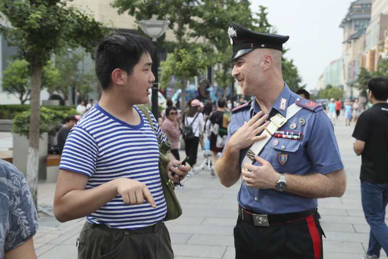 王府井多了意大利警察巡逻 中意2019年警务联合巡逻工作在京启动