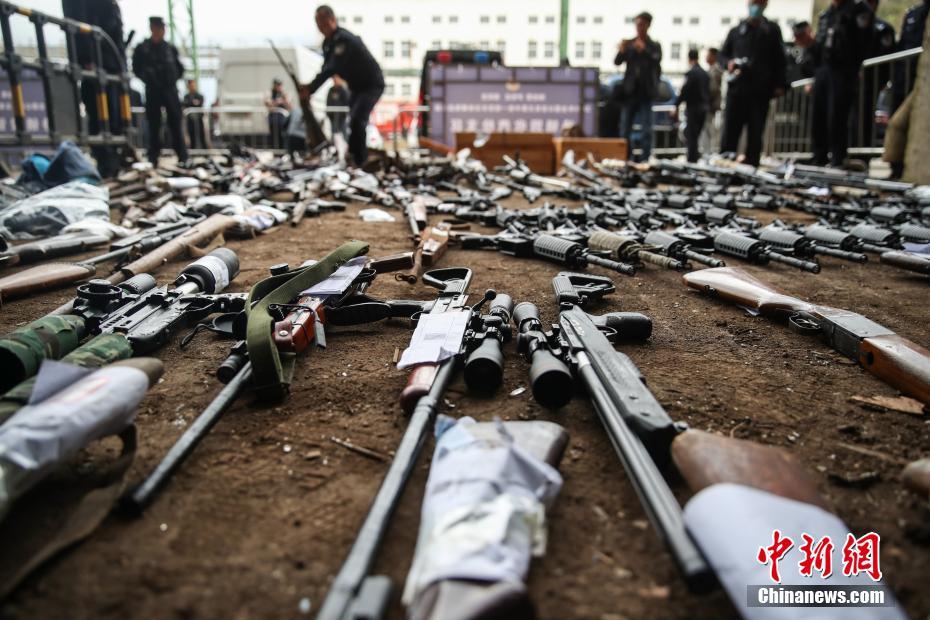 江西警方集中统一销毁非法枪爆物品