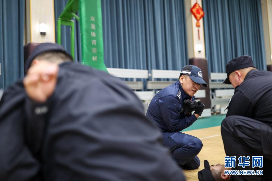 青海：警务实战送教西宁监狱干警