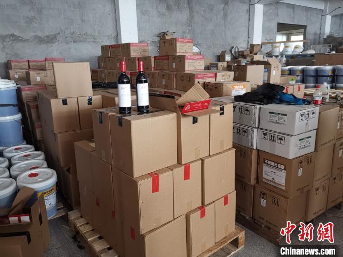 广州警方破获一起特大假冒知名品牌红酒案 案值近1.3亿元