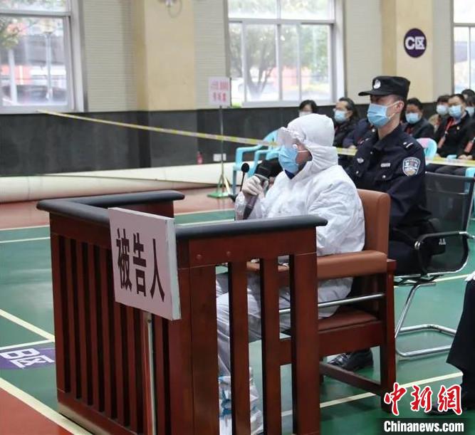 广西大化县原县长韦萧强被控受贿750万受审