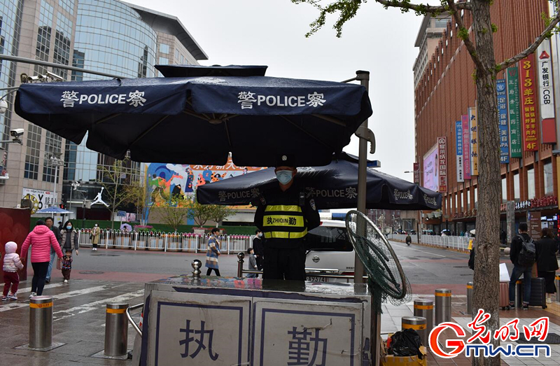 北京东城分局警方清明小长假全员在岗 保驾护航游客安全