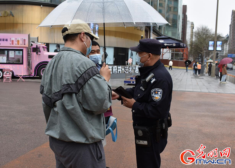 北京东城分局警方清明小长假全员在岗 保驾护航游客安全