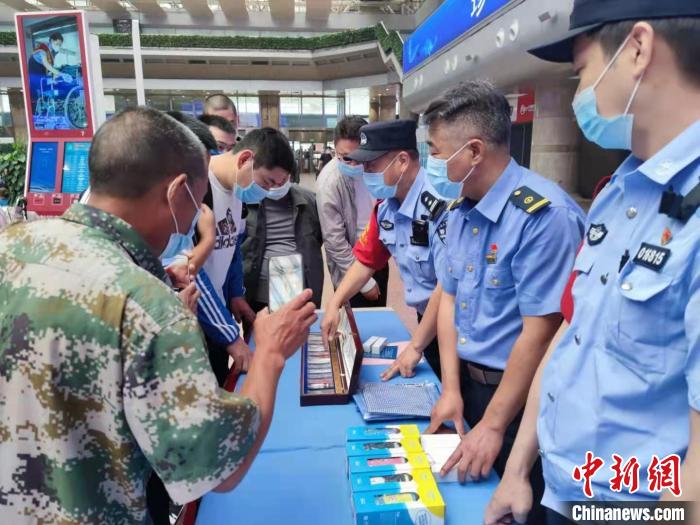 北京铁路警方在六大火车站集中开展宣传 近3万人受禁毒教育