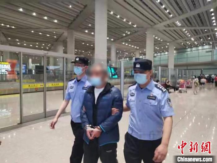 北京警方侦破特大骗税案 首次从吉尔吉斯斯坦引渡逃犯回国