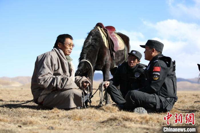 甘南“马背上的警察”18载护草原：成牧民“最亲近”的人