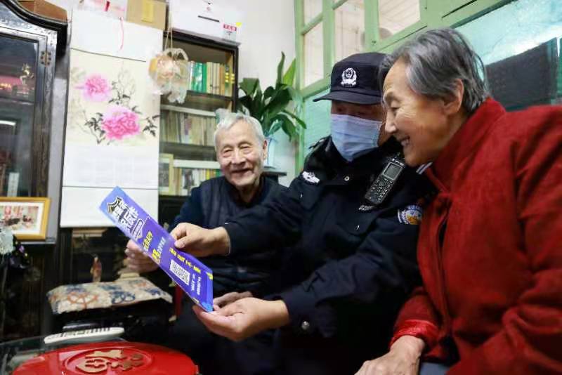 北京东城公安有个“铁拐民警”：冬奥前跑了近百个餐饮企业确保消防无隐患