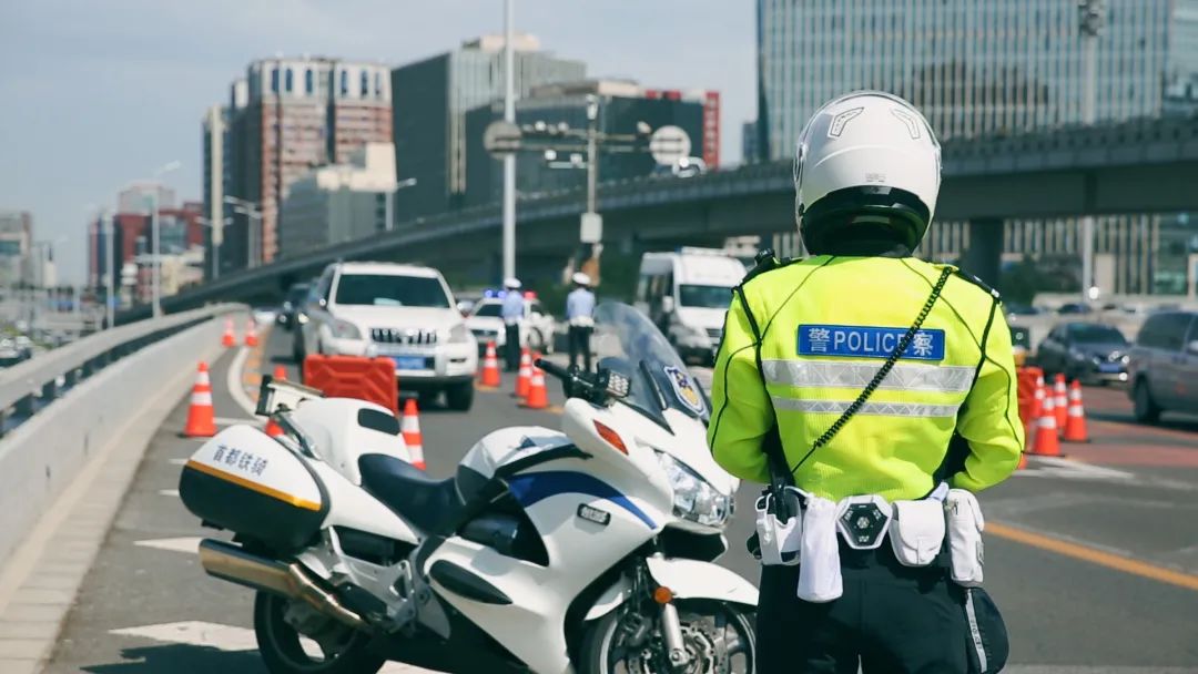 首都铁骑 帅就完了？