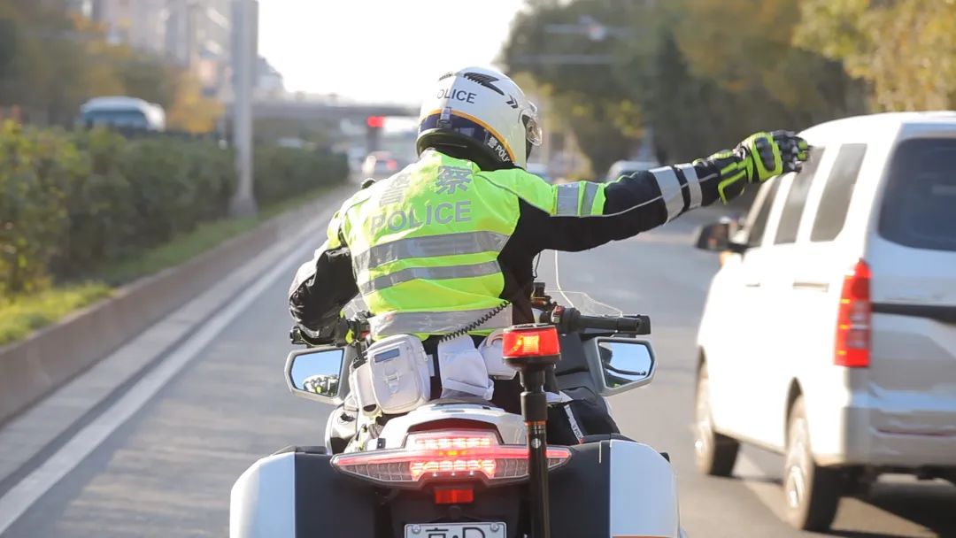 首都铁骑 帅就完了？