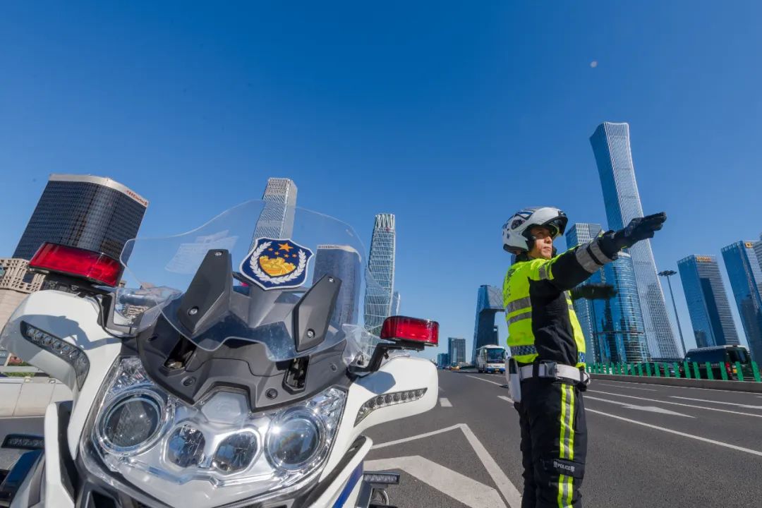 首都铁骑 帅就完了？