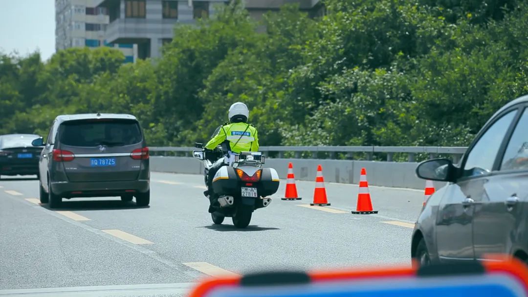 首都铁骑 帅就完了？