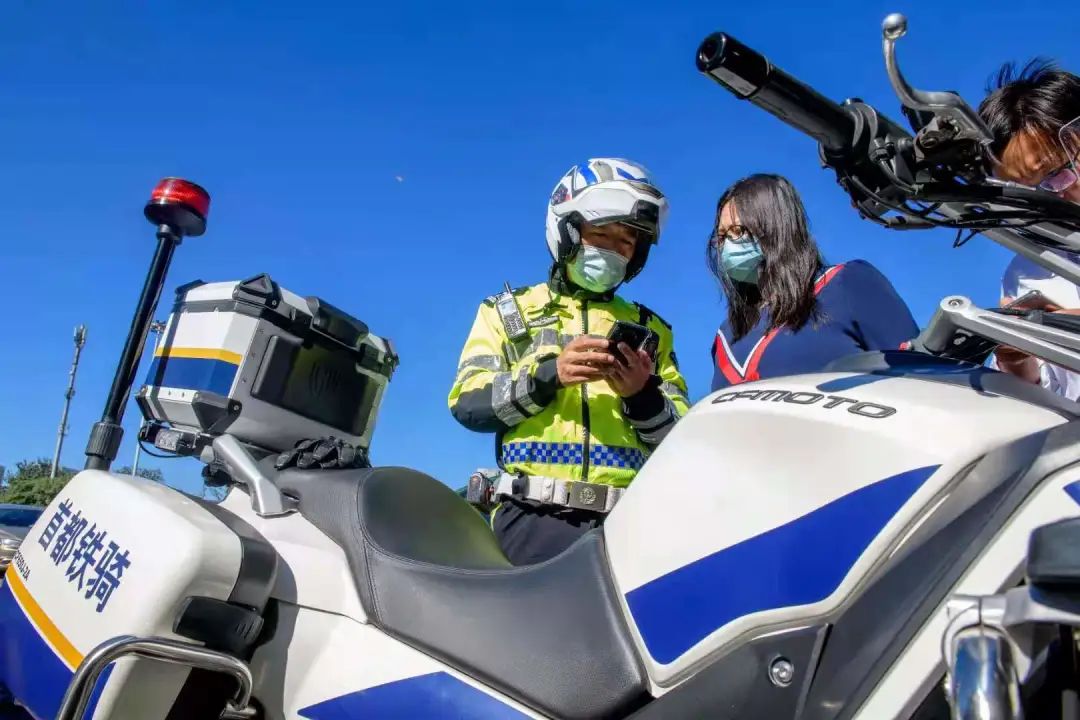 首都铁骑 帅就完了？