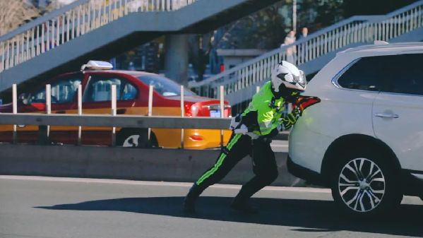 首都铁骑 帅就完了？