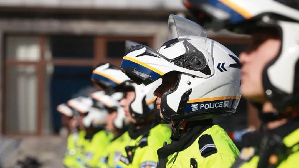 首都铁骑 帅就完了？