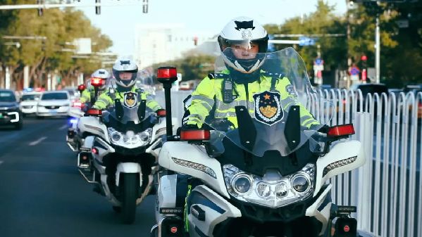 首都铁骑 帅就完了？