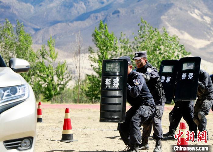 燃！来看西藏山南移民管理警察警务实战演练现场