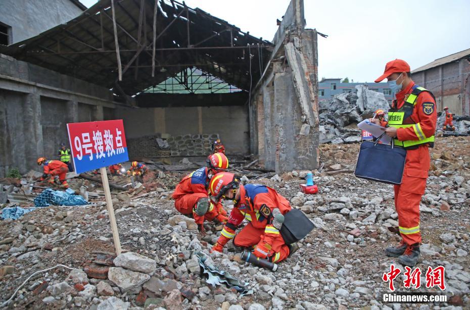 贵州安顺消防开展地震救援实战拉动演练