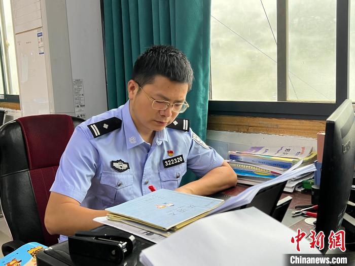 广西民警请缨支教侗寨3年 将学生平均成绩提升数十分