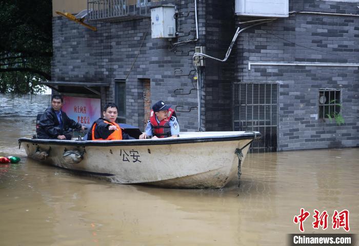 洪水涌入 柳州水上派出所变“名副其实”