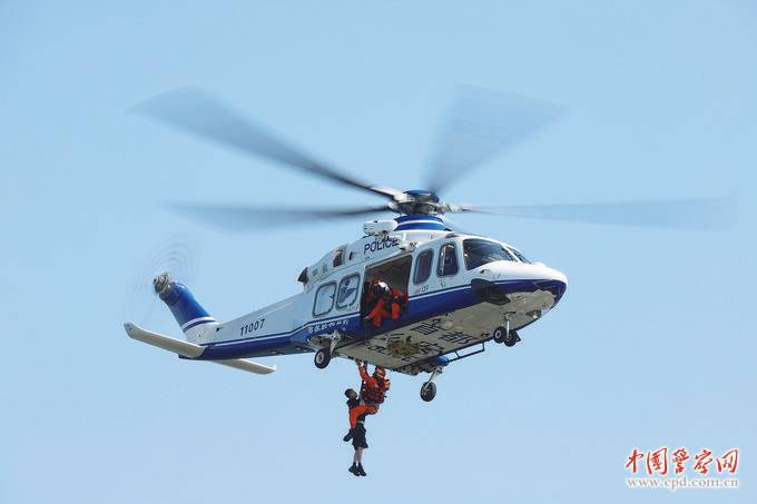 北京：警用直升机参加演练 检验应急救援能力