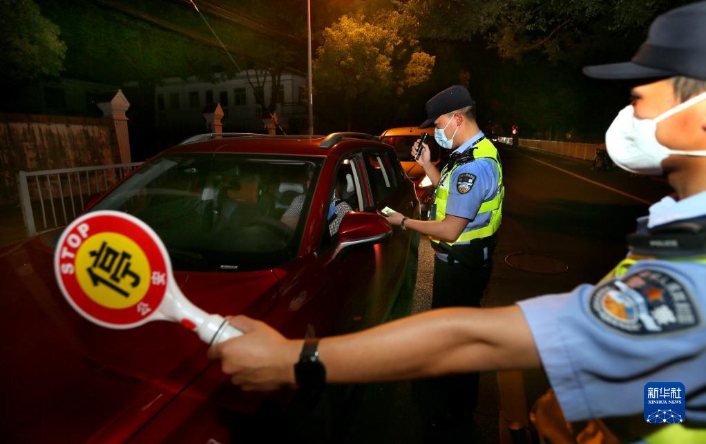 上海警方开展夏夜巡查集中整治行动